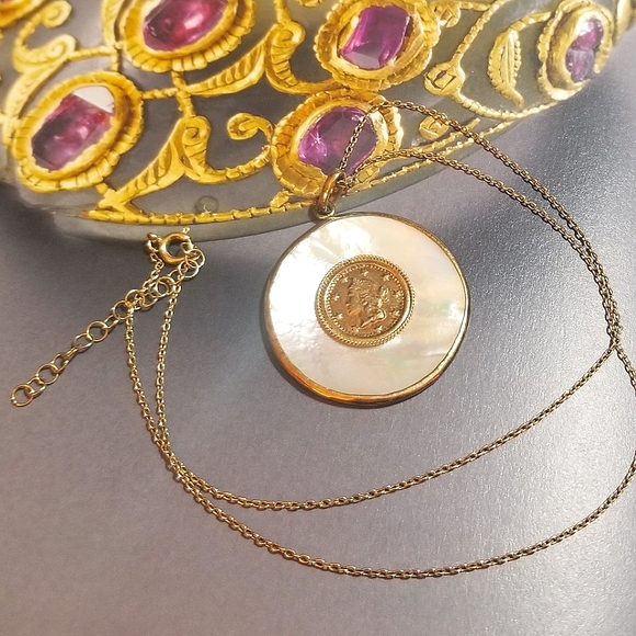 VTG Gold Vermeil Queen Liberty Coin Mother of Pearl Necklace - Picture 6 of 6